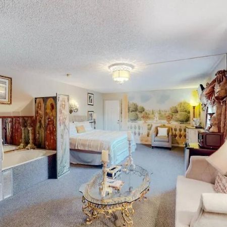 Jacuzzi Suite 206 At Tradewinds Eureka Springs Extérieur photo