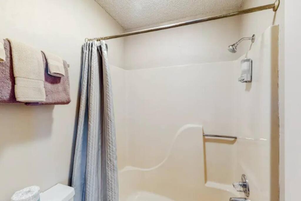 Jacuzzi Suite 206 At Tradewinds Eureka Springs Extérieur photo