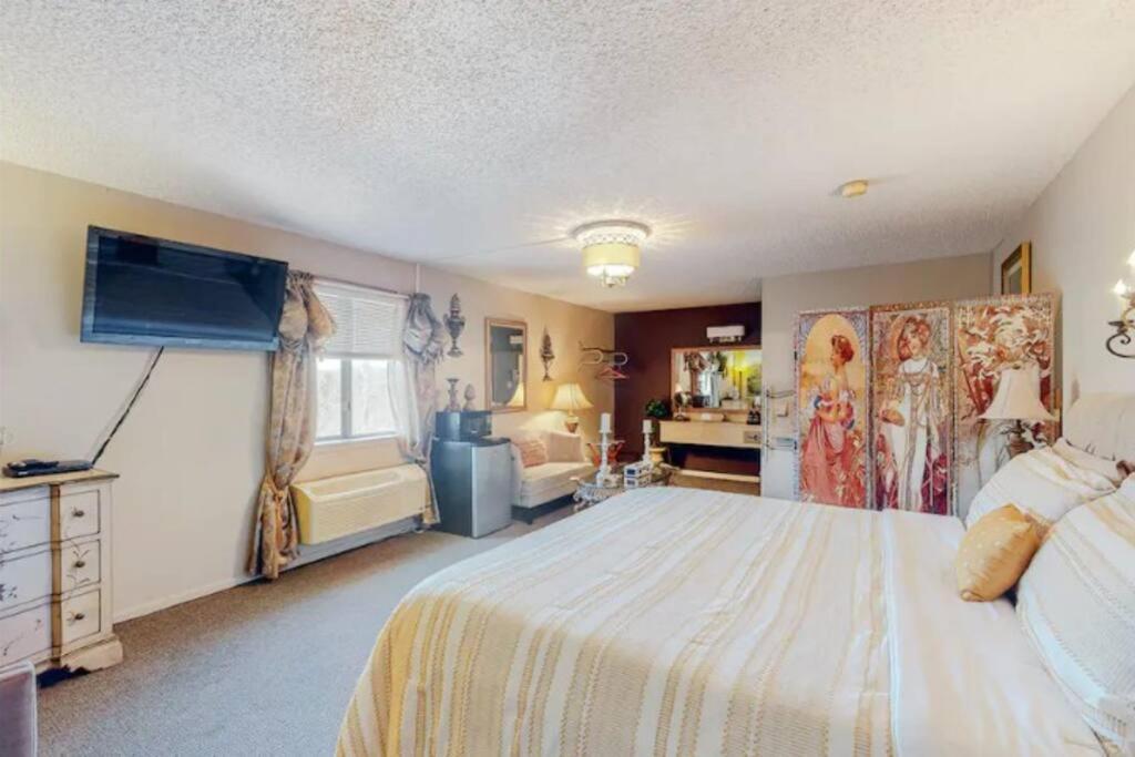 Jacuzzi Suite 206 At Tradewinds Eureka Springs Extérieur photo